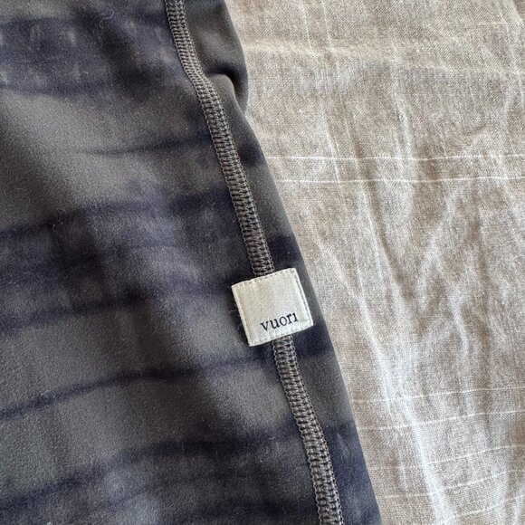 Vuori Daily Leggings in Dark Oregano Shibori Stripe No Size Tag - Picture 5 of 10